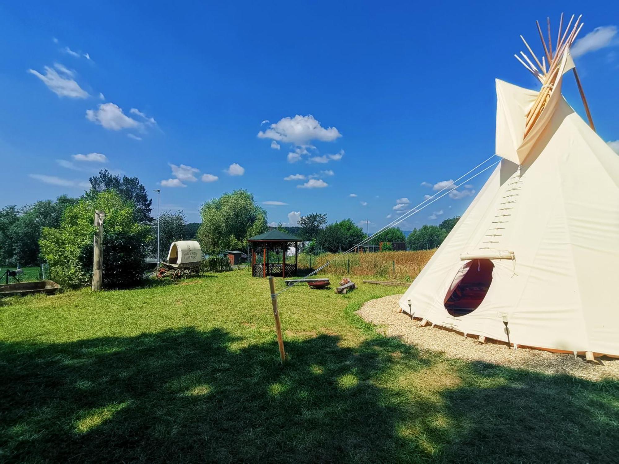 Teepee Camp Lounky Hotel Chodouny Ngoại thất bức ảnh